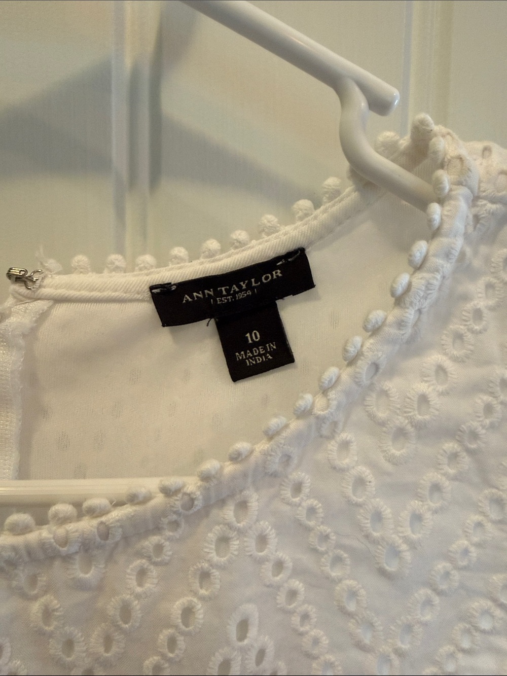 Ann Taylor White Eyelet Peplum Top Size 10 Sleeveless Cotton Blouse - Picture 2 of 8